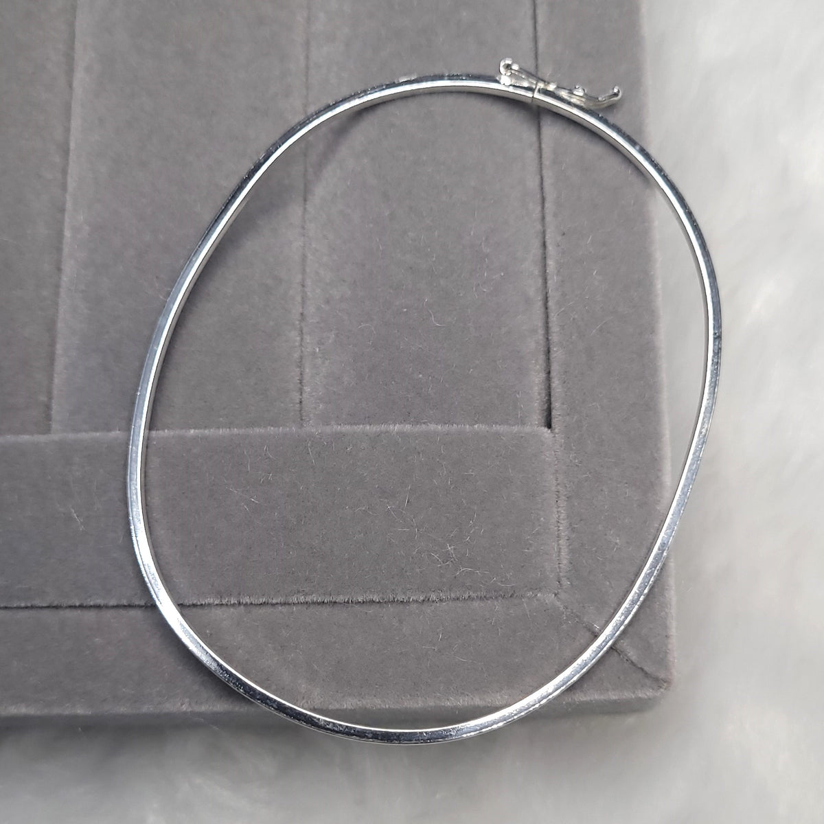 Bracelete oval fio quadrado 7cm