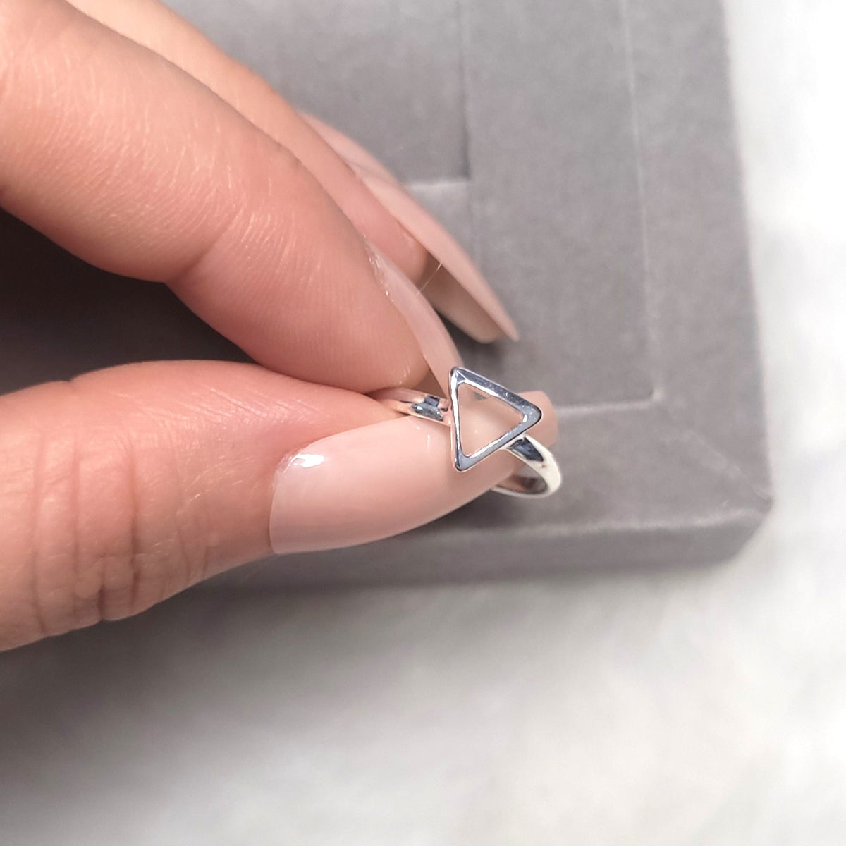 Anel falange triangular