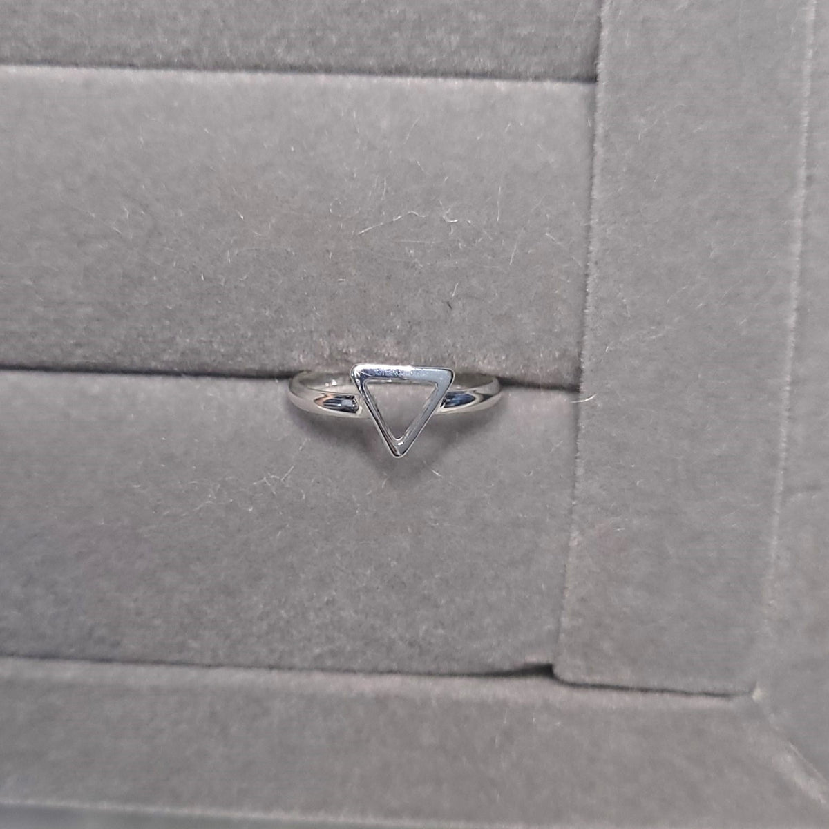 Anel falange triangular