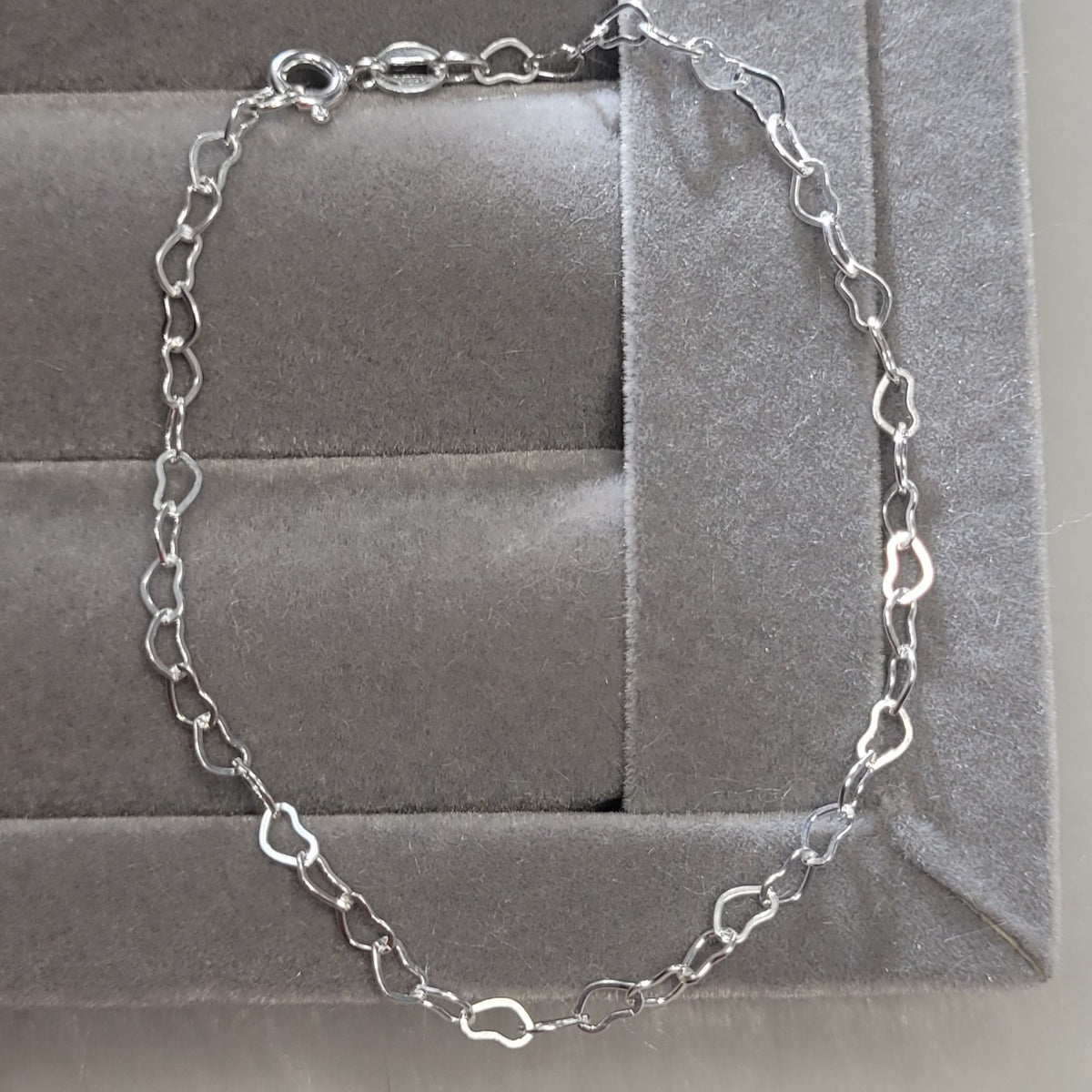 Pulseira corações entrelaçados