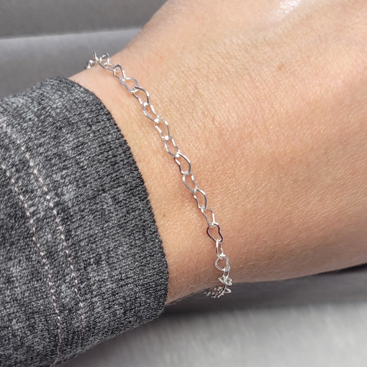 Pulseira corações entrelaçados