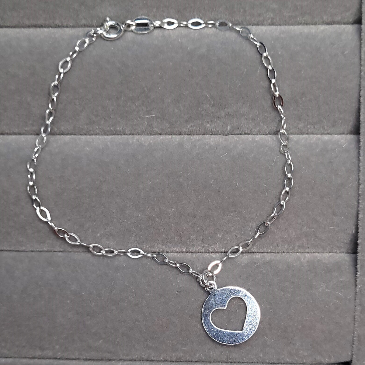 Pulseira elos pingente coração vazado