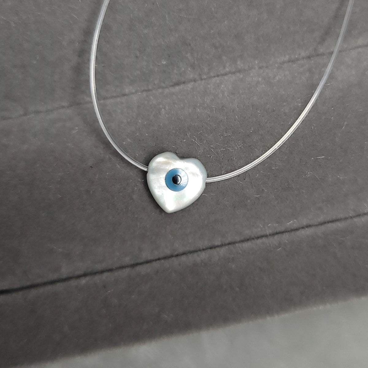 Colar nylon pingente olho grego coração