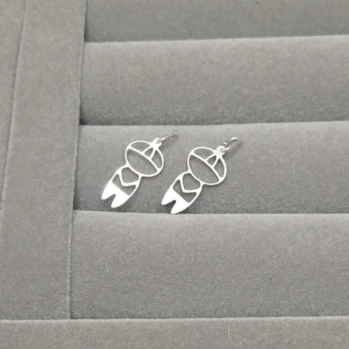 Pingente 2 meninos laço inseparável