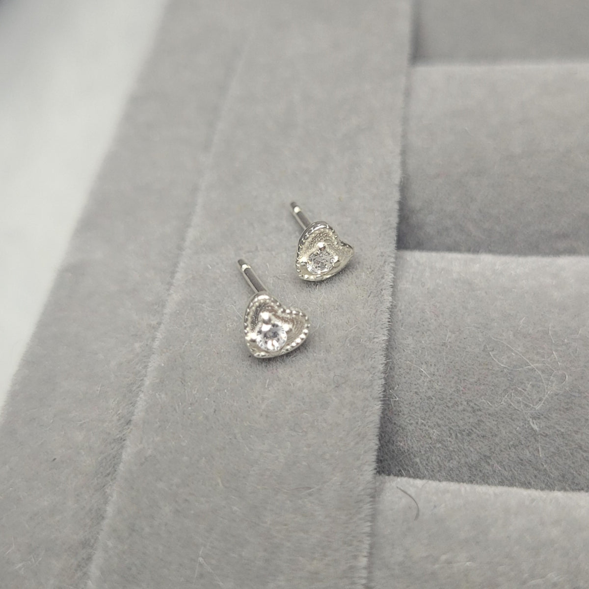 Brinco coração de princesa infantil