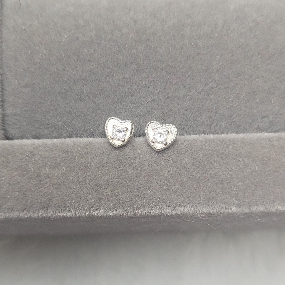 Brinco coração de princesa infantil