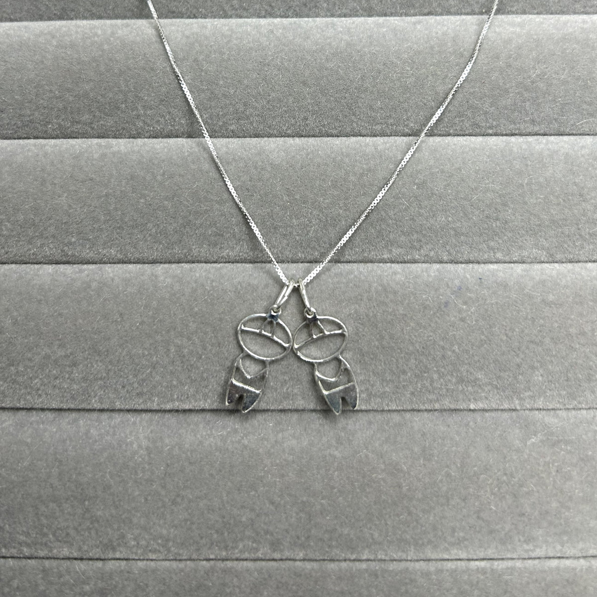 Colar 2 meninos laço inseparável