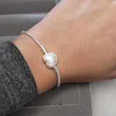 Pulseira Pandora berloques coração cravejado