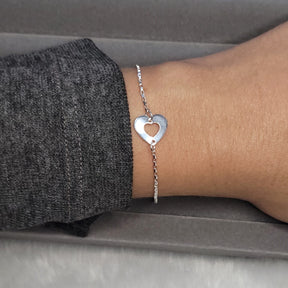 Pulseira cartier entremeio pingente coração vazado
