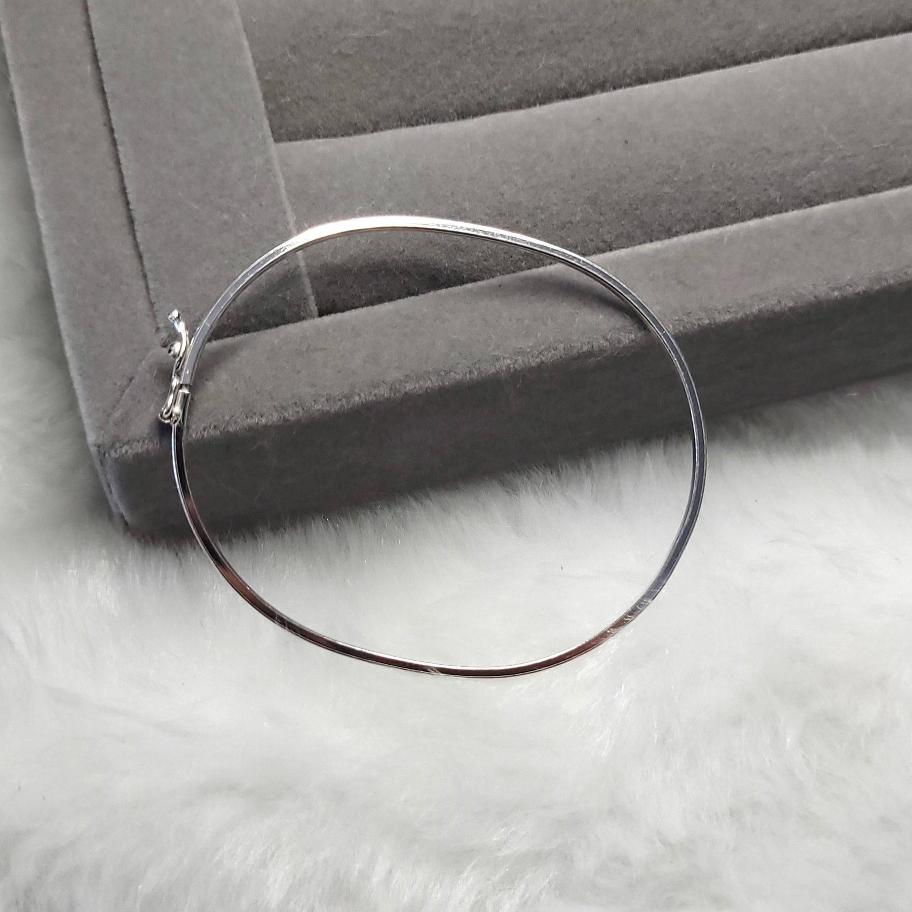 Bracelete oval fio quadrado infantil 5,6cm