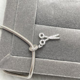 Berloque Tesoura Corte de Luxo