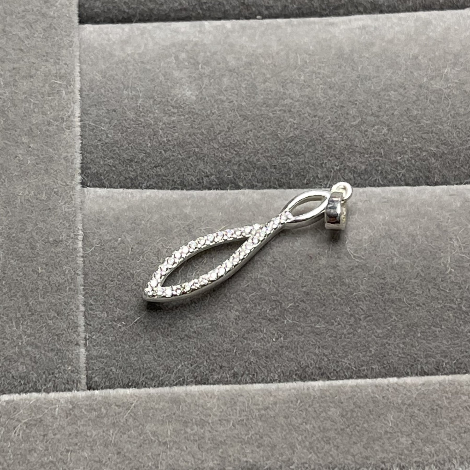 Pingente  Gota Vazada Cravejada