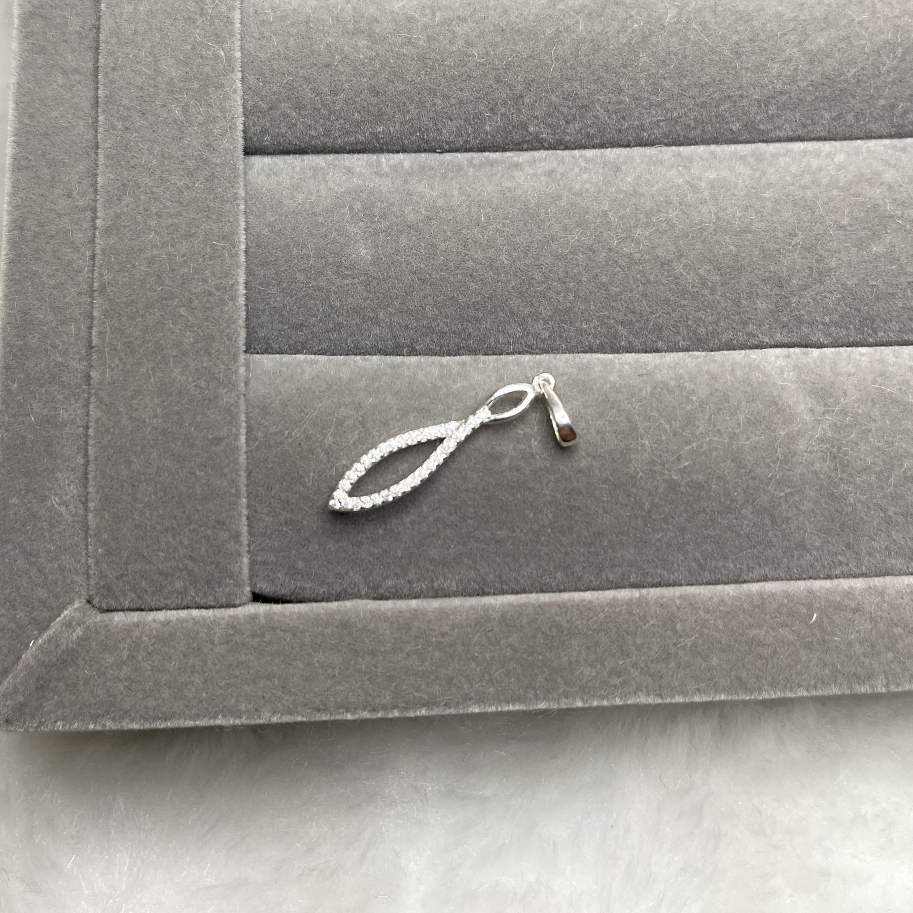 Pingente  Gota Vazada Cravejada