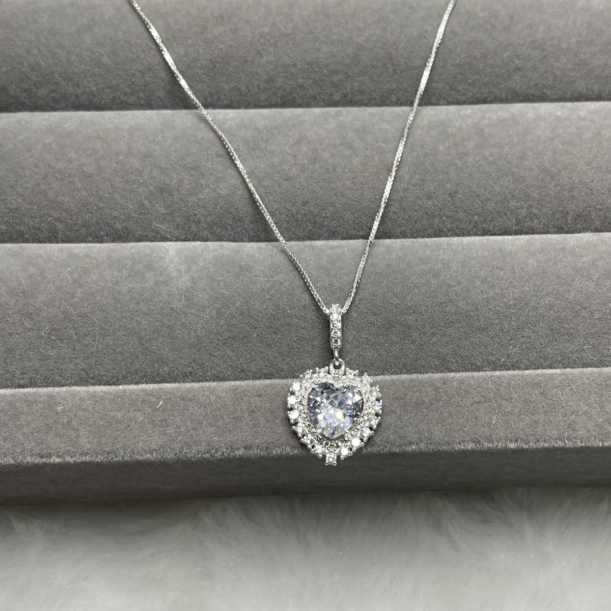 Colar Coração de Luz Cravejado 40cm