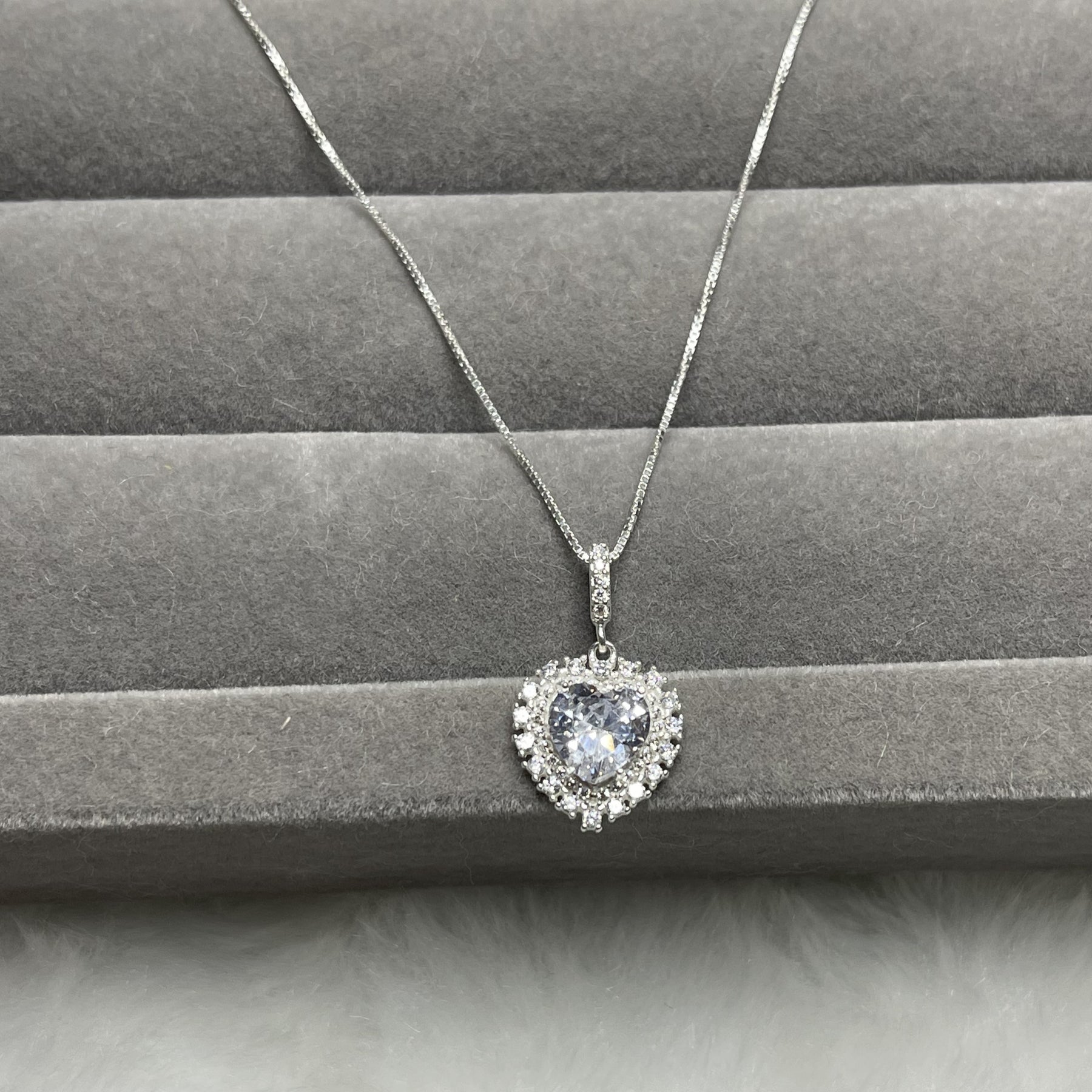 Colar Coração de Luz Cravejado 40cm