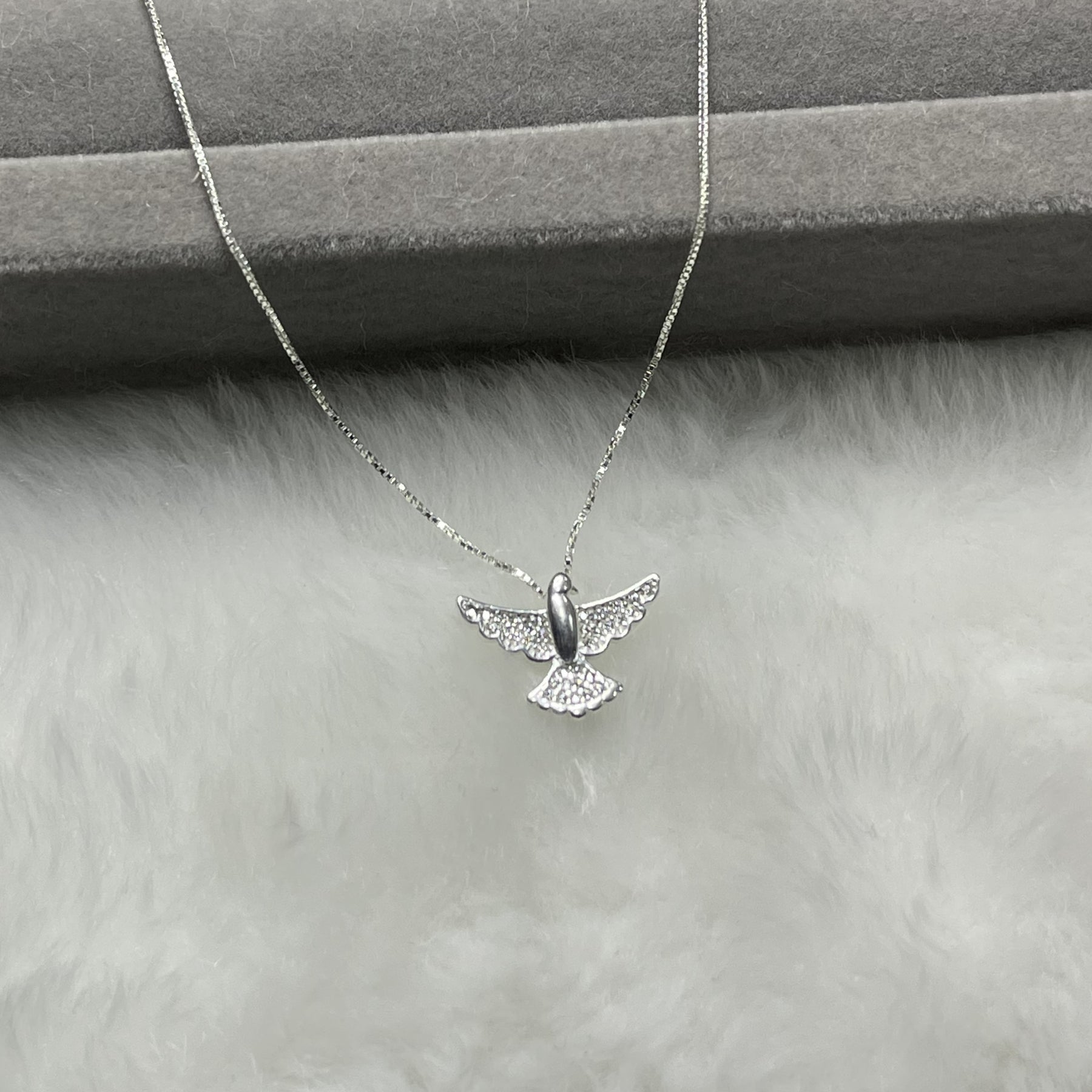 Colar choker 40cm Pomba Sagrada